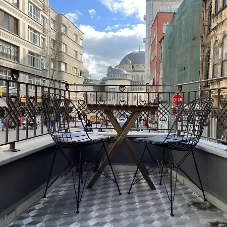 Cozy Flat With Balcony Near Taksim Square Appartement *