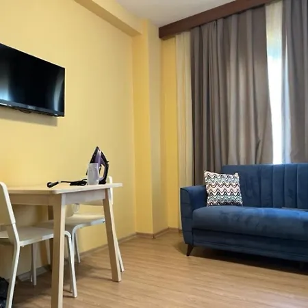Cozy Flat With Balcony Near Taksim Square 아파트